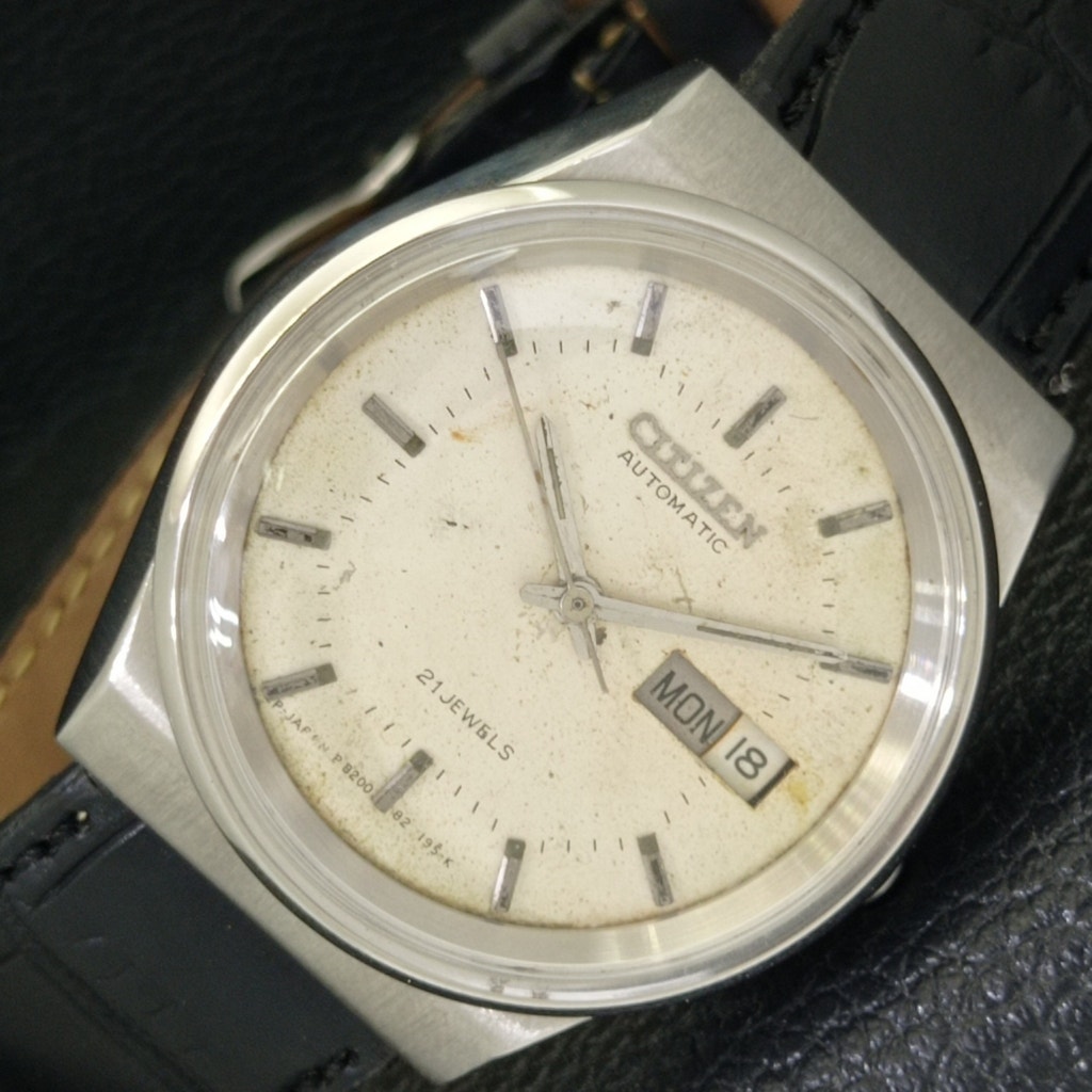Vintage 1972 Citizen Automatic Mens Silver Watch WDaydate  White Accents